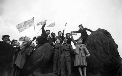 Picture of VE Revellers in a Trafalgar Square